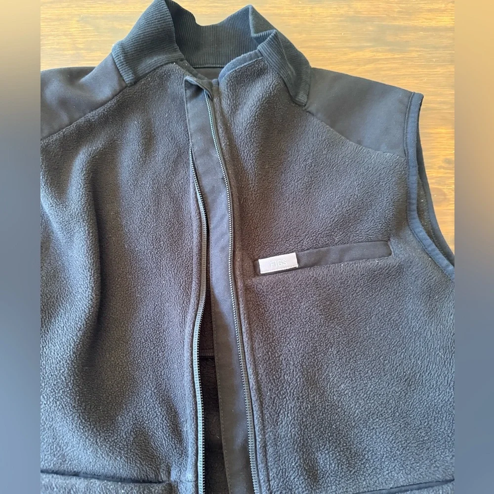 FIGS scrub vest - Picture 2 of 6